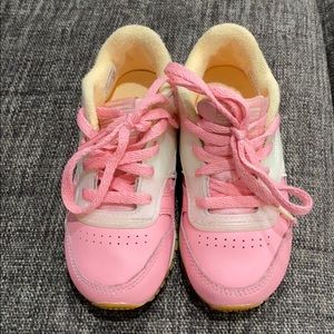Toddler girl tennis shoe
